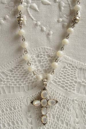 Mother of Pearl w 1-1/2 in mother of pearl cabochon cross